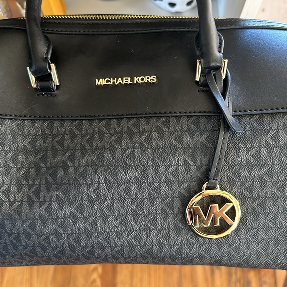 Michael Kors logo handbag - Picture 2 of 5